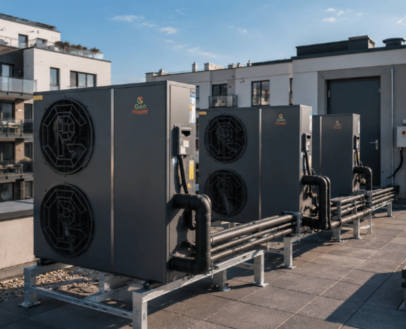 Instalacja powietrznych pomp ciepła na dachu bloku